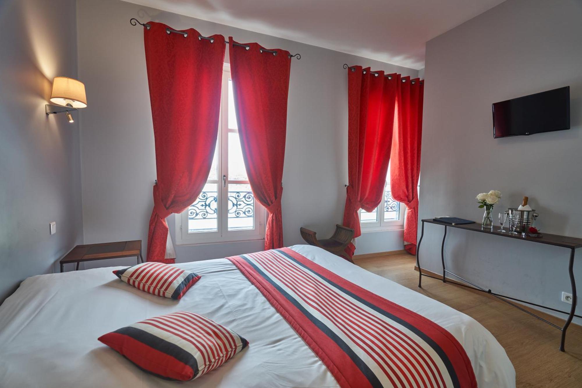 Logis Hotel De La Tour Libourne Eksteriør bilde