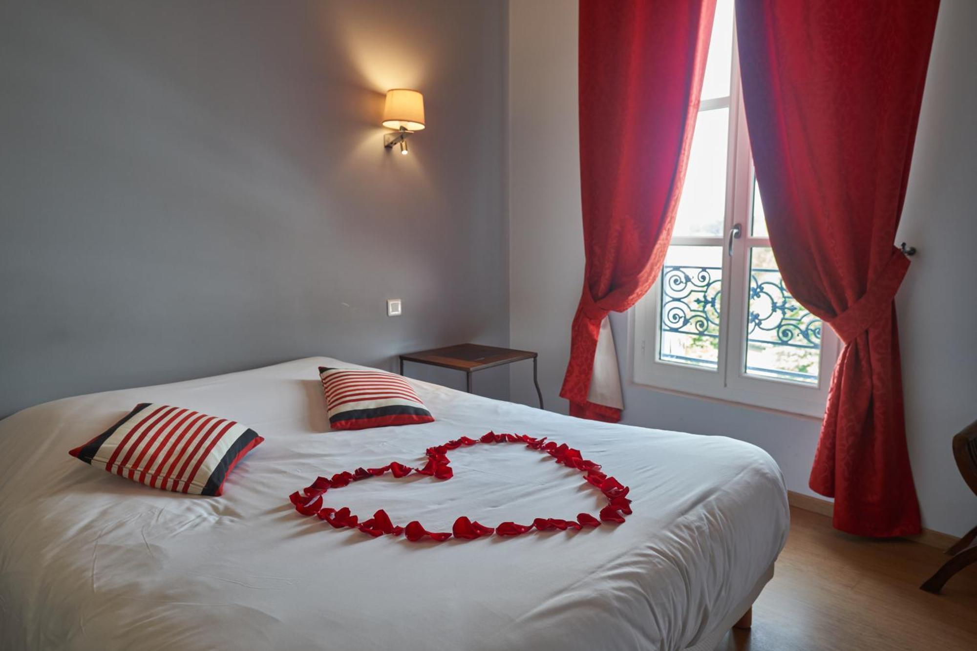 Logis Hotel De La Tour Libourne Eksteriør bilde