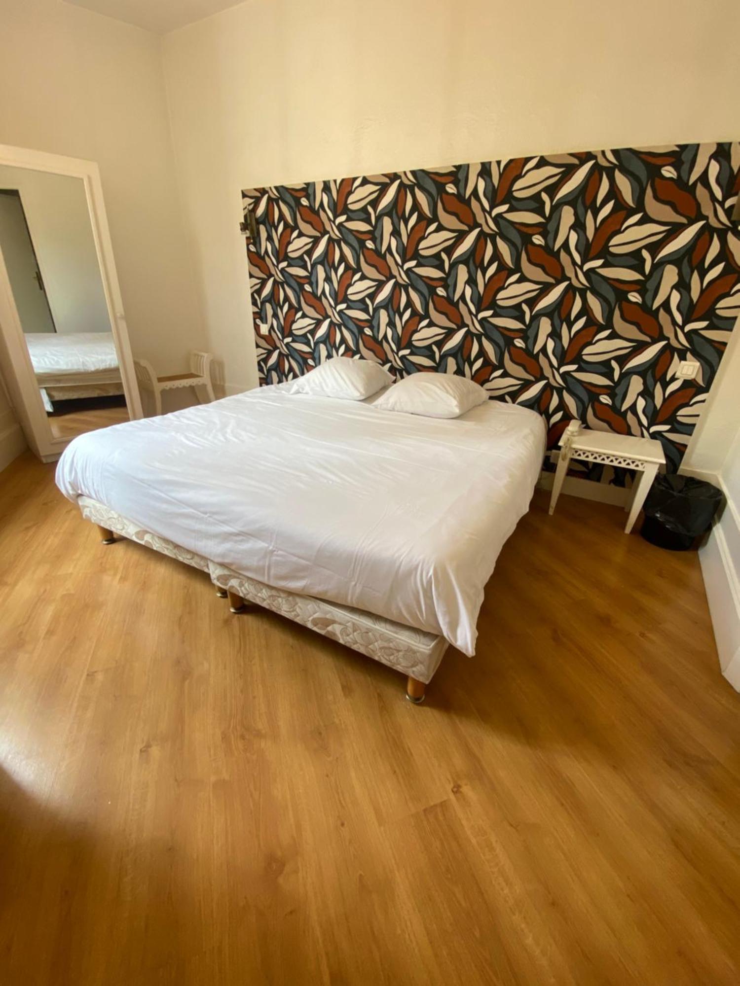 Logis Hotel De La Tour Libourne Eksteriør bilde